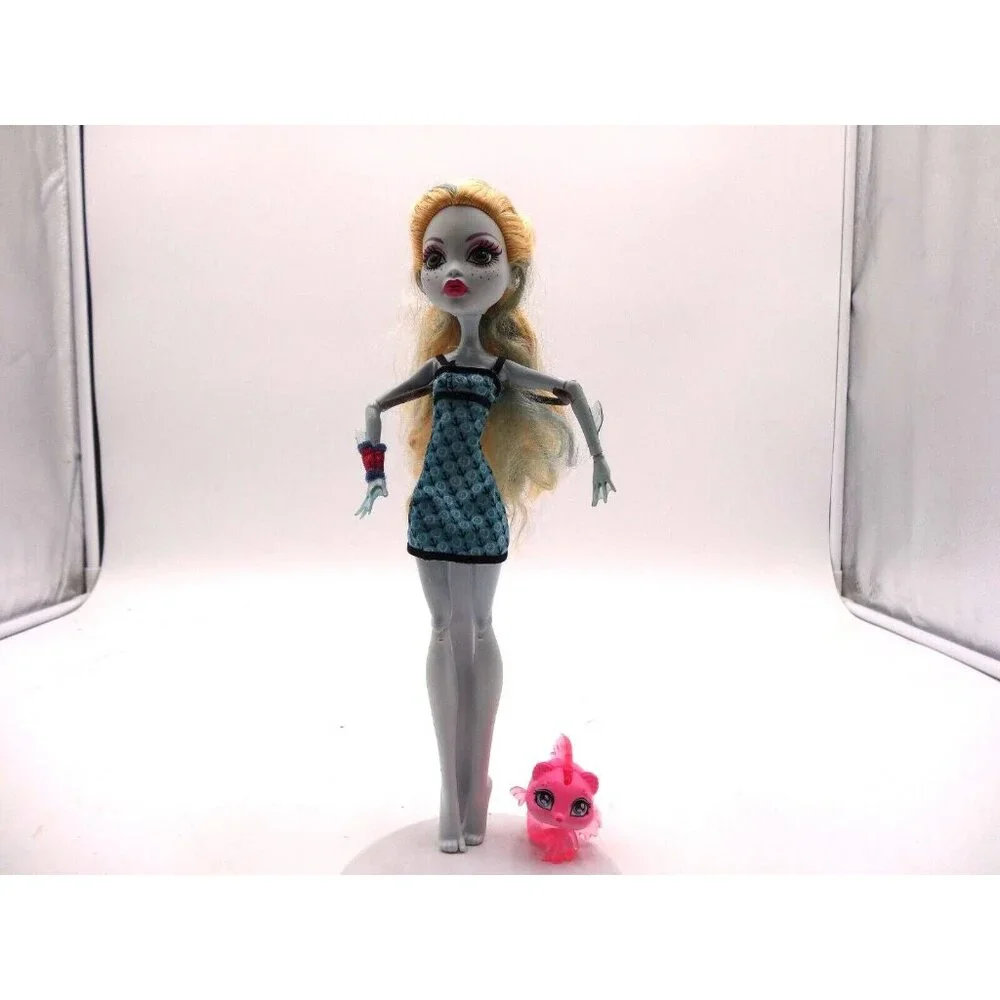 Monster High Doll Classroom Mad Science Lagoona Blue G1‎ 2011 With Pet Fish